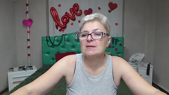 EmiliaGree online show from 11/16/25, 06:13