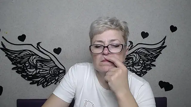 EmiliaGree online show from 11/17/25, 06:14