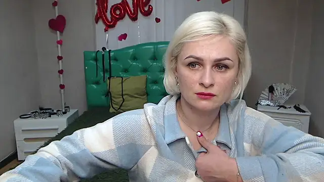 Snapshot of OliviaHorst chatting on 03/12/25, 12:26 OliviaHorst online show from 03/12/25, 12:26