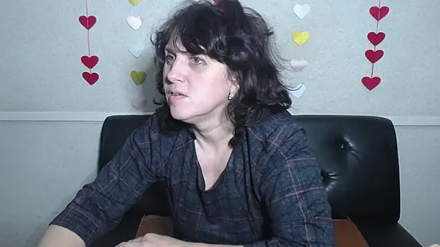 Snapshot of LuciaMii chatting on 02/07/25, 12:06 LuciaMii online show from 02/07/25, 12:06
