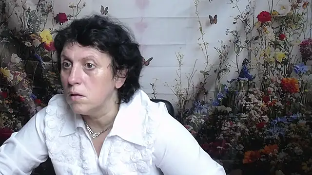 Snapshot of LuciaMii chatting on 09/16/25, 05:08 LuciaMii online show from 09/16/25, 05:08