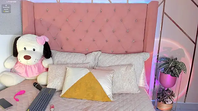 Snapshot of foxxxmegan chatting on 02/20/25, 02:02 foxxxmegan online show from 02/20/25, 02:02