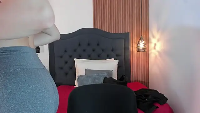 SARA STONE17 online show from 03/05/25, 12:00