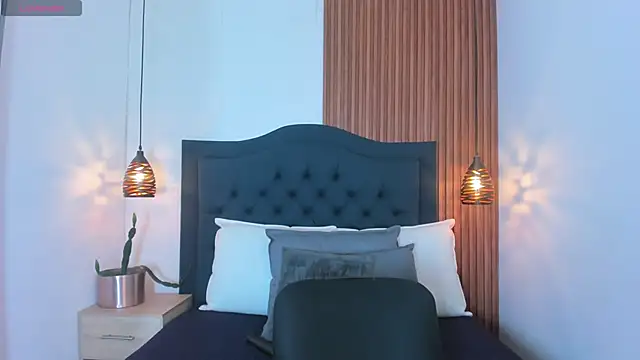 SARA STONE17 online show from 09/10/25, 11:32