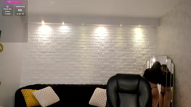 Snapshot of ValeriaVelvet chatting on 11/15/25, 12:13 ValeriaVelvet online show from 11/15/25, 12:13