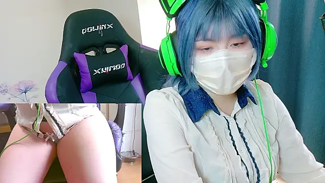 Snapshot of hazuki_8008 chatting on 10/20/25, 04:57 hazuki 8008 online show from 10/20/25, 04:57