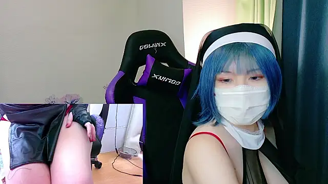 Snapshot of hazuki_8008 chatting on 10/31/25, 04:35 hazuki 8008 online show from 10/31/25, 04:35