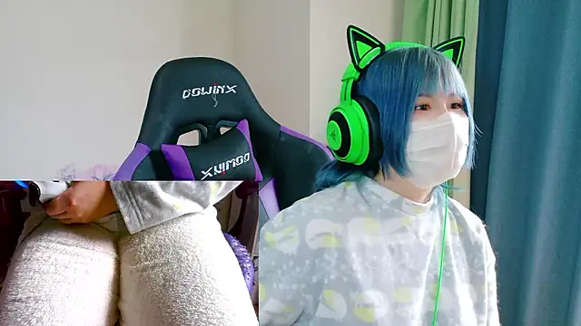 Snapshot of hazuki_8008 chatting on 11/13/25, 02:10 hazuki 8008 online show from 11/13/25, 02:10