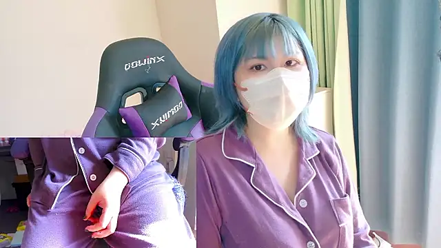 Snapshot of hazuki_8008 chatting on 11/14/25, 01:37 hazuki 8008 online show from 11/14/25, 01:37