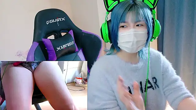 Snapshot of hazuki_8008 chatting on 11/17/25, 03:12 hazuki 8008 online show from 11/17/25, 03:12