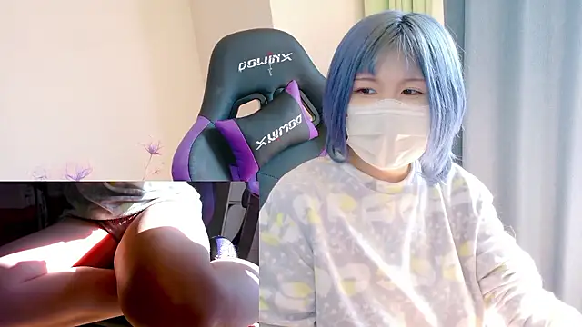 Snapshot of hazuki_8008 chatting on 11/19/25, 02:33 hazuki 8008 online show from 11/19/25, 02:33