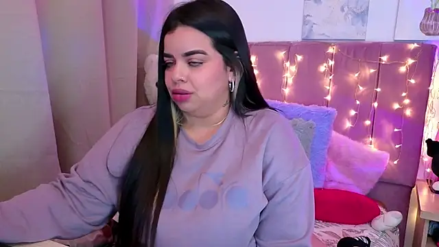 Snapshot of MiahJoness chatting on 11/10/25, 10:31 MiahJoness online show from 11/10/25, 10:31