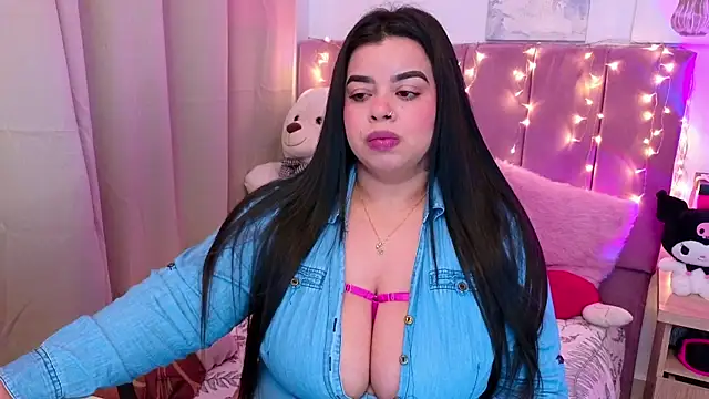 Snapshot of MiahJoness chatting on 11/25/25, 10:10 MiahJoness online show from 11/25/25, 10:10