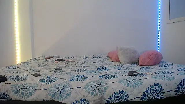 Laurenkenner  online show from 02/13/25, 04:17