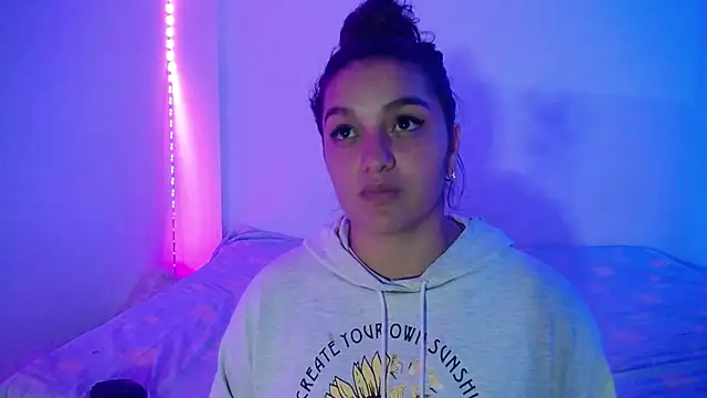 Laurenkenner  online show from 03/22/25, 12:28