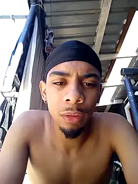 Snapshot of 29YOURZ_28_ chatting on 12/14/24, 08:45 29YOURZ 28 online show from 12/14/24, 08:45