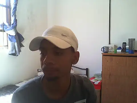 Snapshot of 29YOURZ_28_ chatting on 02/14/25, 01:08 29YOURZ 28 online show from 02/14/25, 01:08
