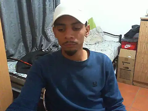 Snapshot of 29YOURZ_28_ chatting on 09/29/25, 06:13 29YOURZ 28 online show from 09/29/25, 06:13