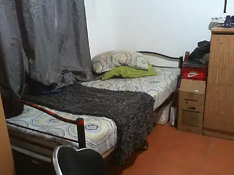 Snapshot of 29YOURZ_28_ chatting on 10/01/25, 08:53 29YOURZ 28 online show from 10/01/25, 08:53