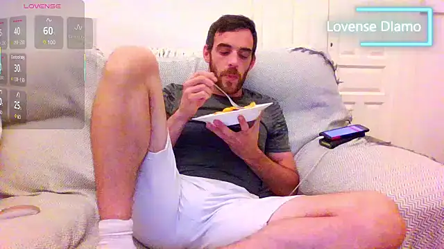 Snapshot of _NakedChef_ chatting on 10/08/25, 10:07 NakedChef online show from 10/08/25, 10:07