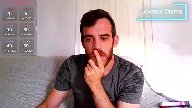 Snapshot of _NakedChef_ chatting on 10/17/25, 08:50 NakedChef online show from 10/17/25, 08:50