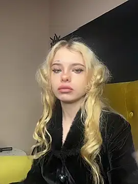 MisssLola online show from 11/23/25, 12:49