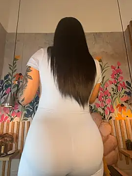 kiim taaylor online show from 11/08/25, 11:43