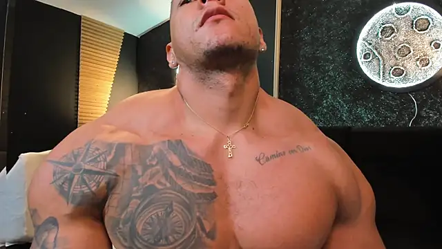 Snapshot of MassimoWalton2 chatting on 12/22/24, 01:01 MassimoWalton2 online show from 12/22/24, 01:01