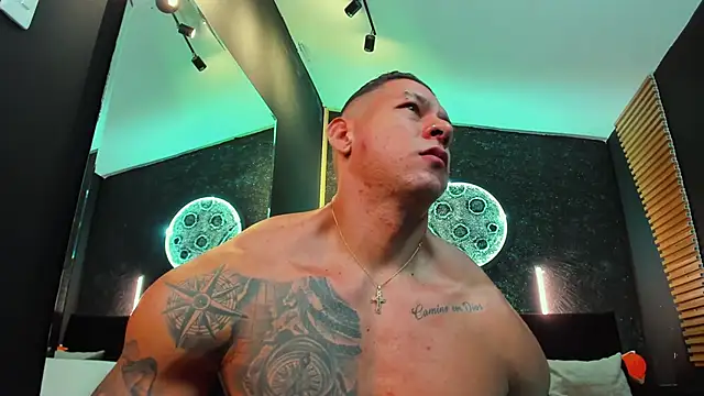 Snapshot of MassimoWalton2 chatting on 01/11/25, 02:30 MassimoWalton2 online show from 01/11/25, 02:30