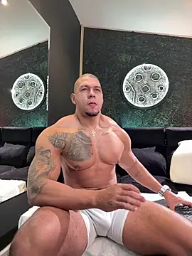 Snapshot of MassimoWalton2 chatting on 09/28/25, 03:39 MassimoWalton2 online show from 09/28/25, 03:39