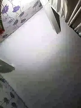 Snapshot of SweetLeila40 chatting on 12/27/24, 06:31 SweetLeila40 online show from 12/27/24, 06:31