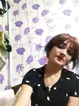 Snapshot of SweetLeila40 chatting on 12/30/24, 04:29 SweetLeila40 online show from 12/30/24, 04:29