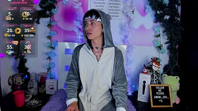 Snapshot of juniior_2311_ chatting on 01/17/25, 02:39 juniior 2311  online show from 01/17/25, 02:39