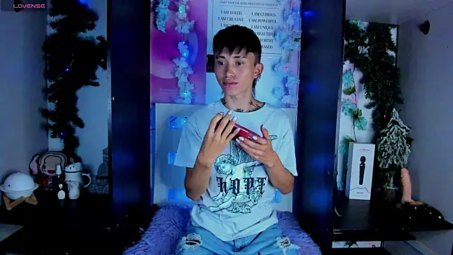 Snapshot of juniior_2311_ chatting on 02/06/25, 12:22 juniior 2311  online show from 02/06/25, 12:22