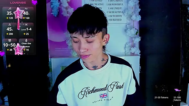 Snapshot of juniior_2311_ chatting on 02/18/25, 08:25 juniior 2311  online show from 02/18/25, 08:25