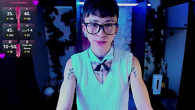 Snapshot of juniior_2311_ chatting on 02/19/25, 04:22 juniior 2311  online show from 02/19/25, 04:22