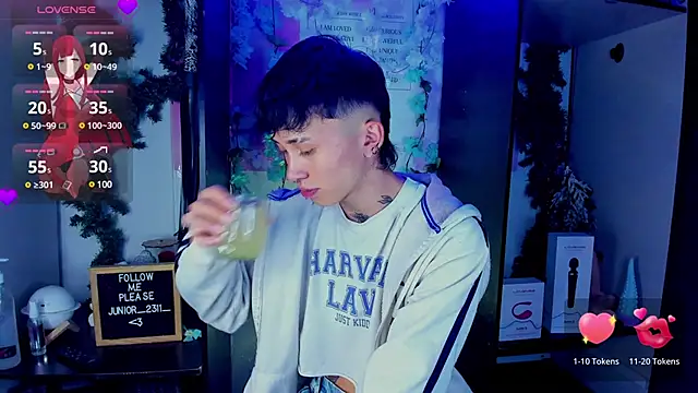 Snapshot of juniior_2311_ chatting on 03/07/25, 11:38 juniior 2311  online show from 03/07/25, 11:38