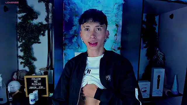 Snapshot of juniior_2311_ chatting on 03/09/25, 12:21 juniior 2311  online show from 03/09/25, 12:21