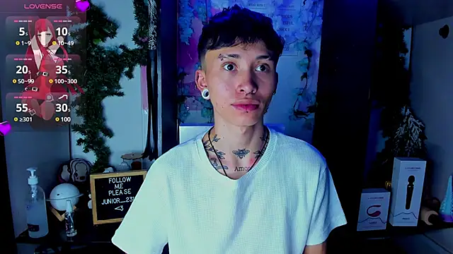 Snapshot of juniior_2311_ chatting on 03/11/25, 12:11 juniior 2311  online show from 03/11/25, 12:11