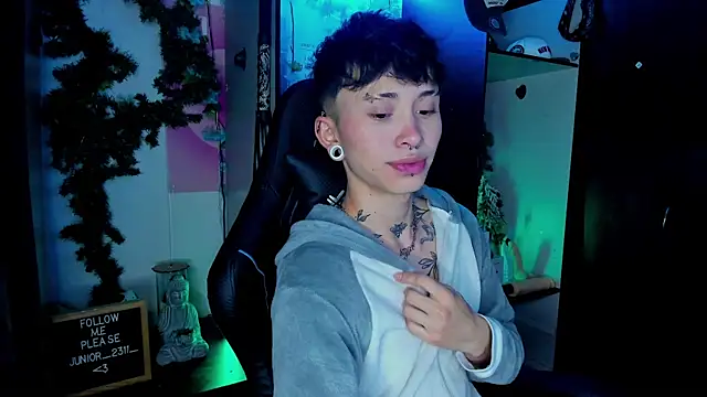 Snapshot of juniior_2311_ chatting on 03/14/25, 11:23 juniior 2311  online show from 03/14/25, 11:23