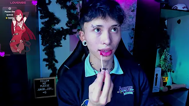 Snapshot of juniior_2311_ chatting on 03/14/25, 06:39 juniior 2311  online show from 03/14/25, 06:39