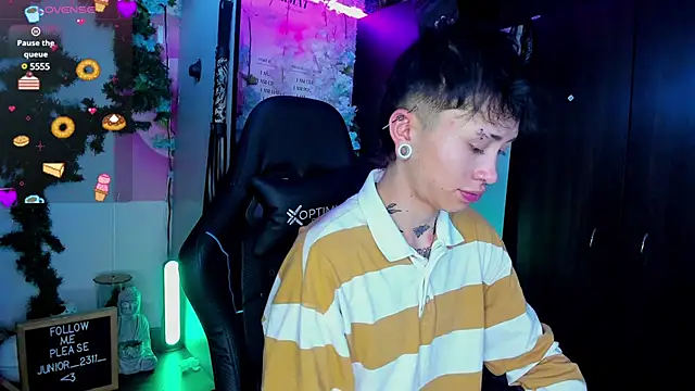 Snapshot of juniior_2311_ chatting on 03/15/25, 11:19 juniior 2311  online show from 03/15/25, 11:19