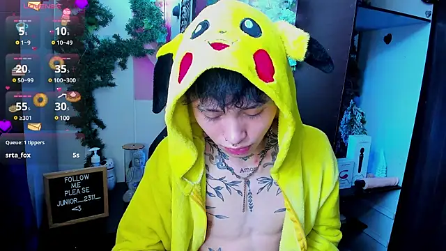 Snapshot of juniior_2311_ chatting on 03/20/25, 12:00 juniior 2311  online show from 03/20/25, 12:00