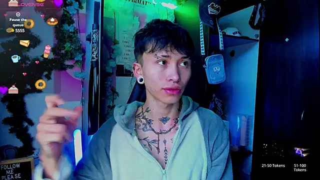 Snapshot of juniior_2311_ chatting on 03/21/25, 12:17 juniior 2311  online show from 03/21/25, 12:17