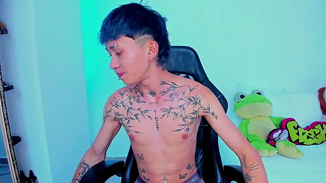 Snapshot of juniior_2311_ chatting on 10/25/25, 06:02 juniior 2311  online show from 10/25/25, 06:02