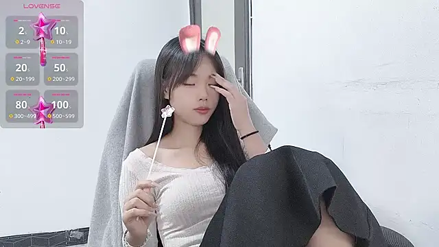 Snapshot of Lvy--v chatting on 12/11/24, 10:38 Lvy--v online show from 12/11/24, 10:38