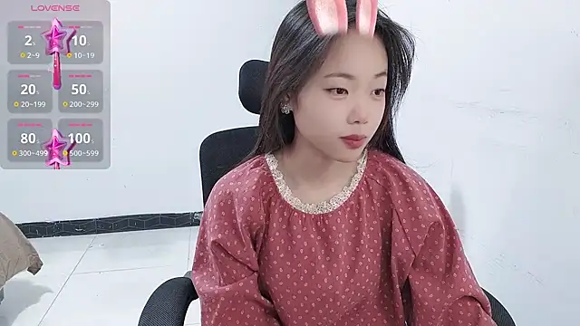 Snapshot of Lvy--v chatting on 01/16/25, 10:02 Lvy--v online show from 01/16/25, 10:02