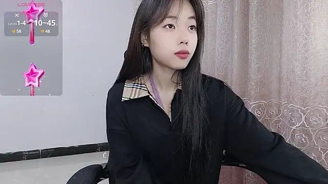 Snapshot of Lvy--v chatting on 01/25/25, 10:28 Lvy--v online show from 01/25/25, 10:28