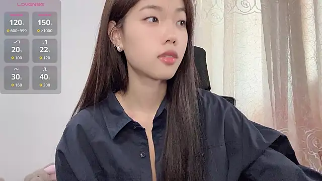 Snapshot of Lvy--v chatting on 09/16/25, 12:33 Lvy--v online show from 09/16/25, 12:33