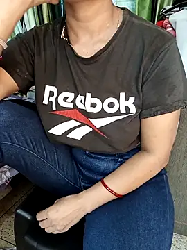 Snapshot of MUMTAJ-1 chatting on 10/31/25, 02:01 MUMTAJ-1 online show from 10/31/25, 02:01